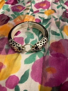 Silver-Tone Leopard Head Hinged Bangle Bracelet - Women Jewelry